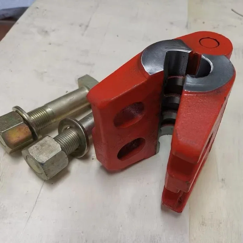 

Double single bolt polishing rod fixture for oilfield