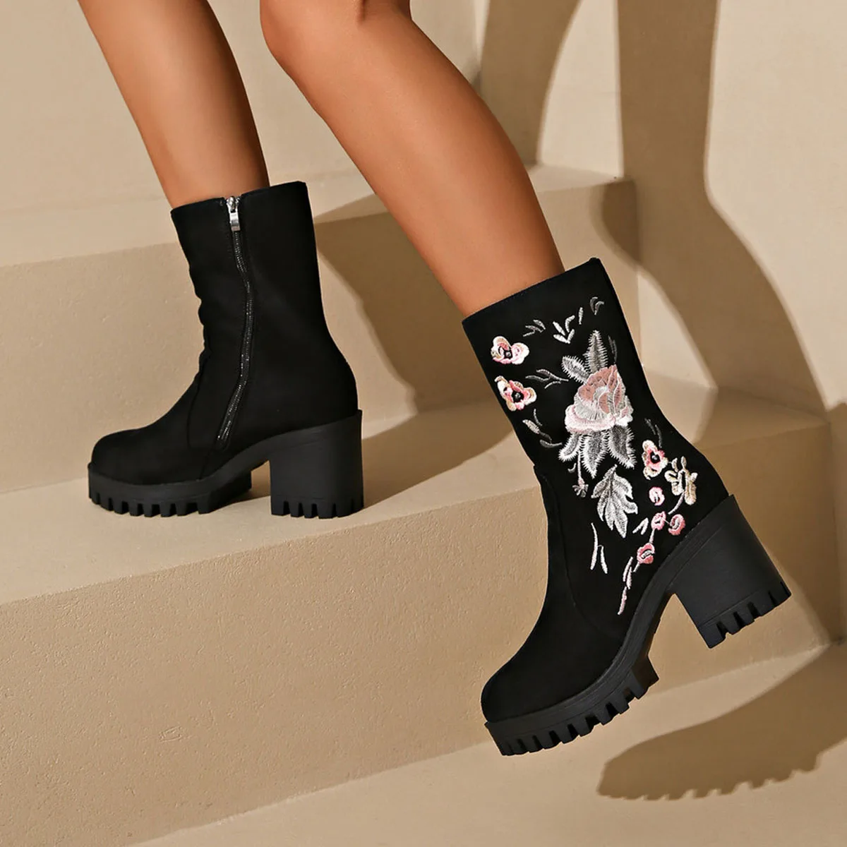 

Осенние женские ботинки на массивном каблуке, модные ботильоны на толстом каблуке и молнии на платформе, фланелевые ботинки с этнической вышивкой и цветами