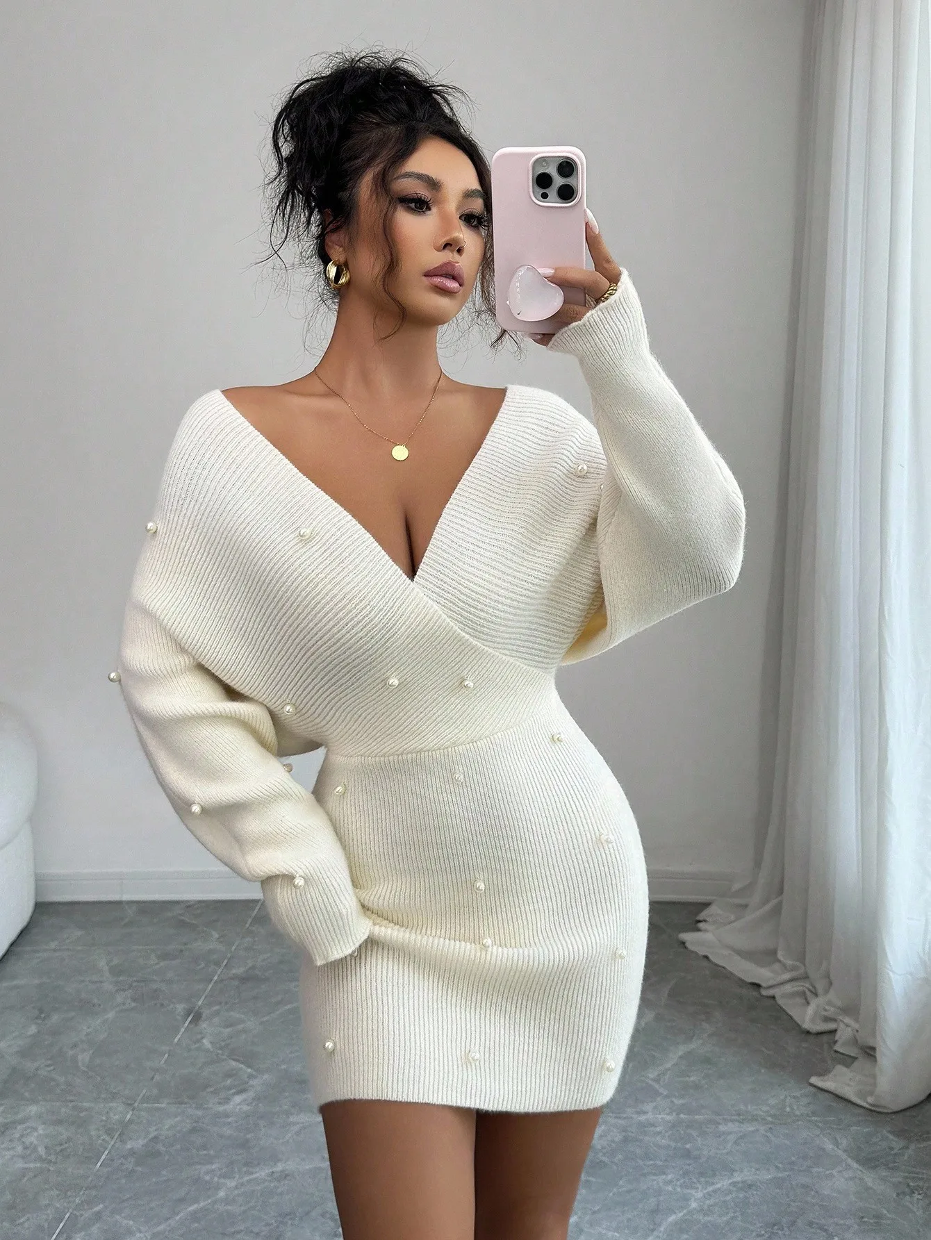 

Женское трикотажное платье с V-образным вырезом и жемчугом, облегающее платье-свитер с длинным рукавом для осени и зимы, бежевое
