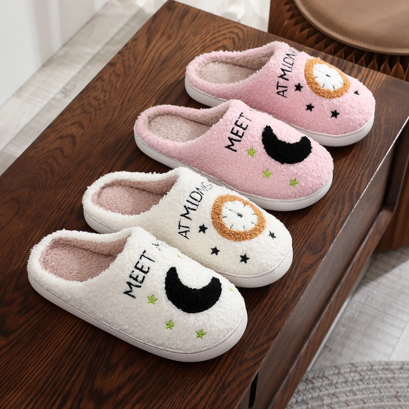 

Plush Winter Slippers Non Slip Men Women Soft Cozy Indoor Footwear Moon Lion Design Fuzzy Comfortable House Home furry Shoes