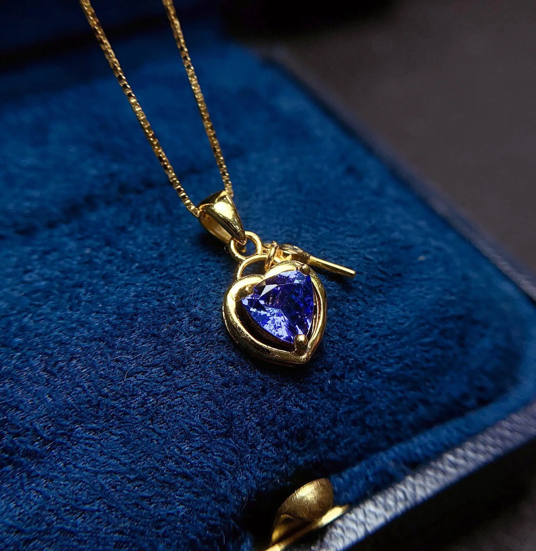100% Natural Tanzanite Pendant 5.5mm Tanzanite Necklace Pendant Fashion 9256 Silver Lock and Key Pendant for Young Girl