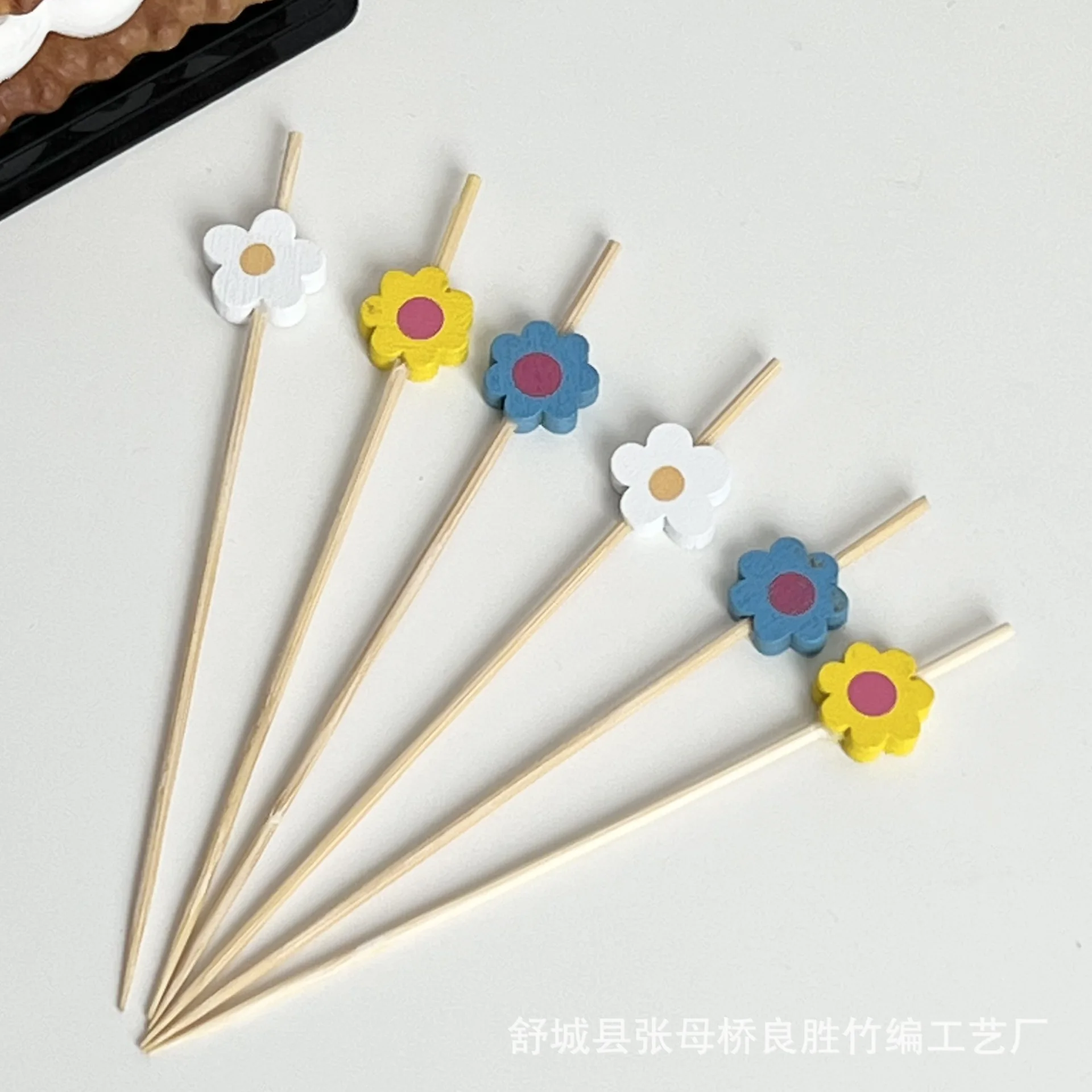 100Pcs Sweet Daisy Theme Disposable Bamboo Food Picks Flower Dessert Fruit Forks for Birthday Wedding Baby Shower Party Decor