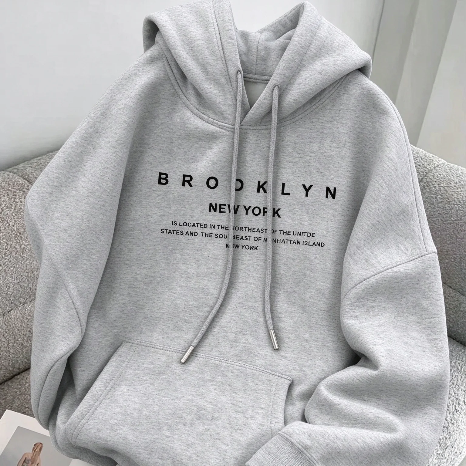 Men's Autumn and Winter Fashionable Casual Loose Brooklyn Graphic Print Fleece Pullover Long Sleeved Hooded Sweatshirt