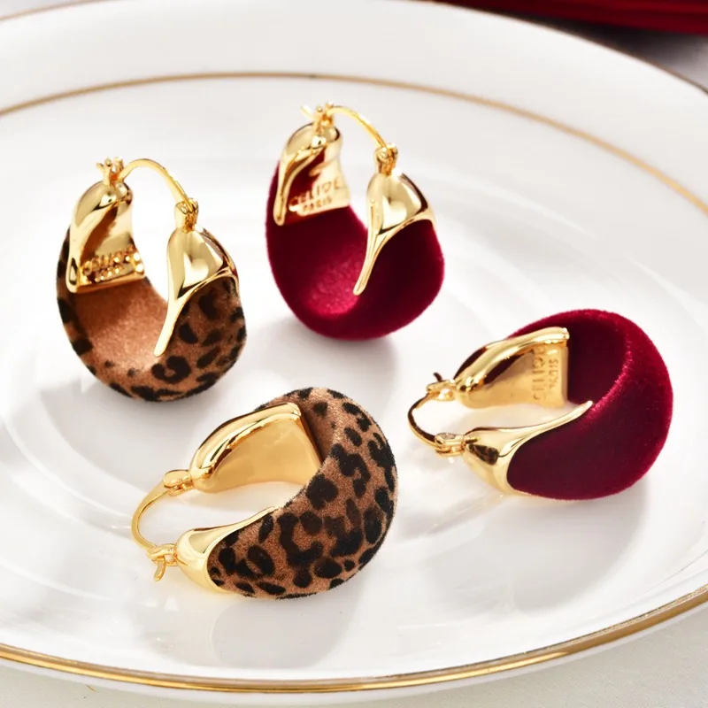 وصول جديد لخريف/شتاء: أقراط أذن مطلية بالمخمل بطبعة الفهد الدراماتيكية من ميلارد أقراط أنيقة ومتعددة الاستخدامات