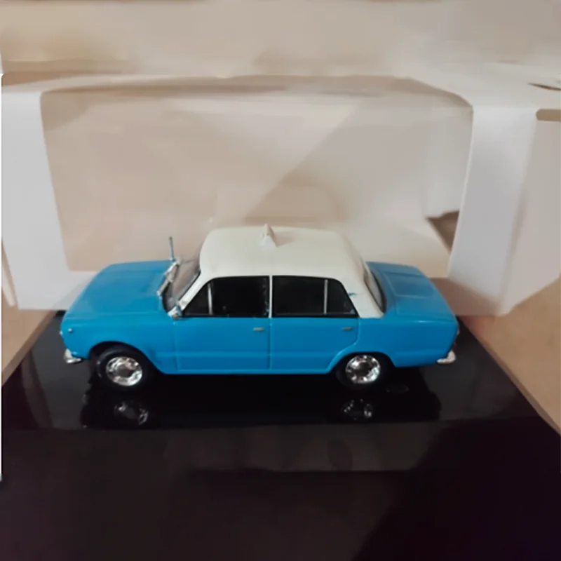 

Have Flaws IXO 1/43 Scale LADA Taxi Alloy Car Model（Roof Crack No Retail Box）Classics Adult Souvenir Gift Static Display
