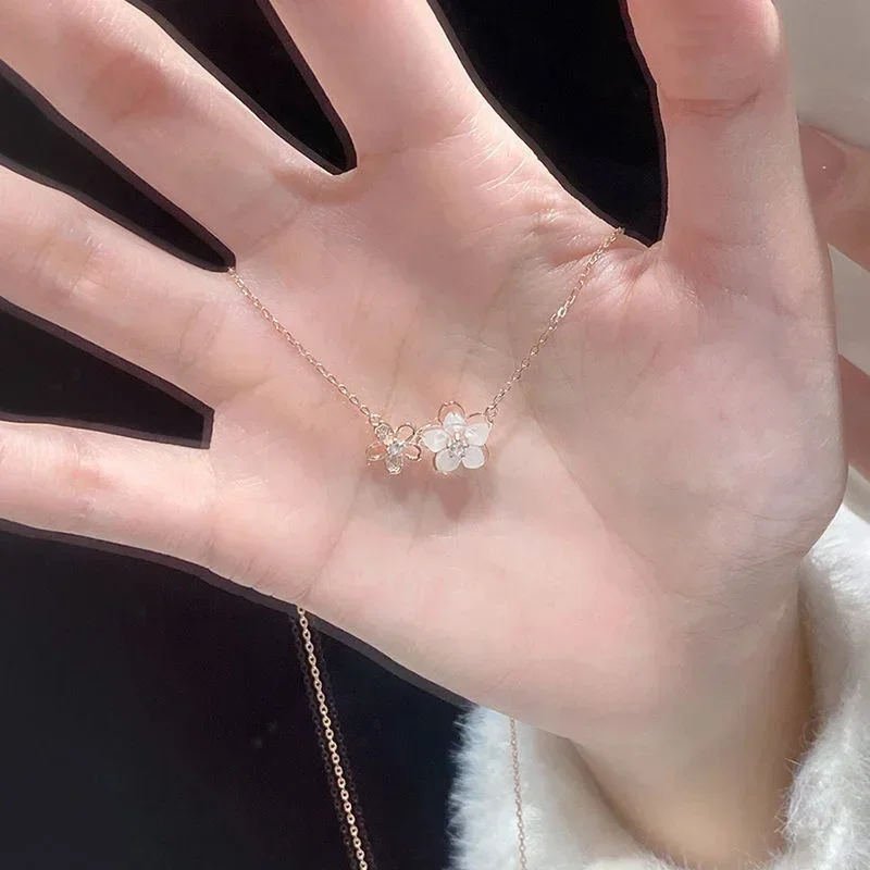 1 Pcs Zircon Flowers Pendant Clavicle Chain Necklace Women Summer Beach Casual Jewelry Accessories Gift New Simple Luxury