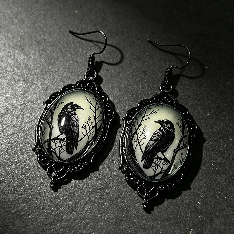 Gotische leuchtende Fledermaus-Krähen-Glas-Ohrhänger, Vintage-Schmuck aus schwarzem Metall für Damen, Halloween-Party-Accessoire – Detail 5