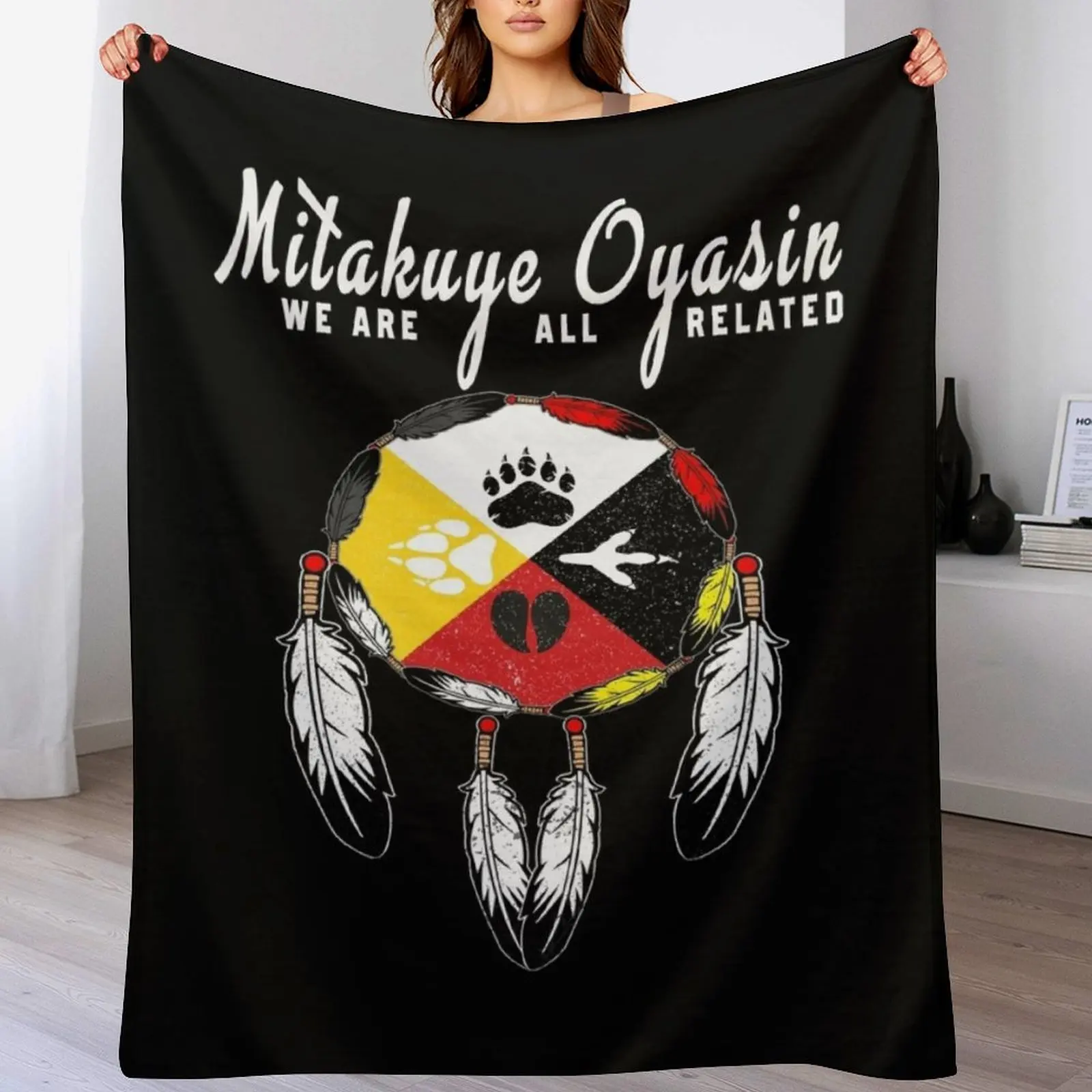 Native American Medicine Wheel - Spirit Animal Paws mitakuye oyasin Throw Blanket Cozy Sofa Blanket for TV Watching Napping