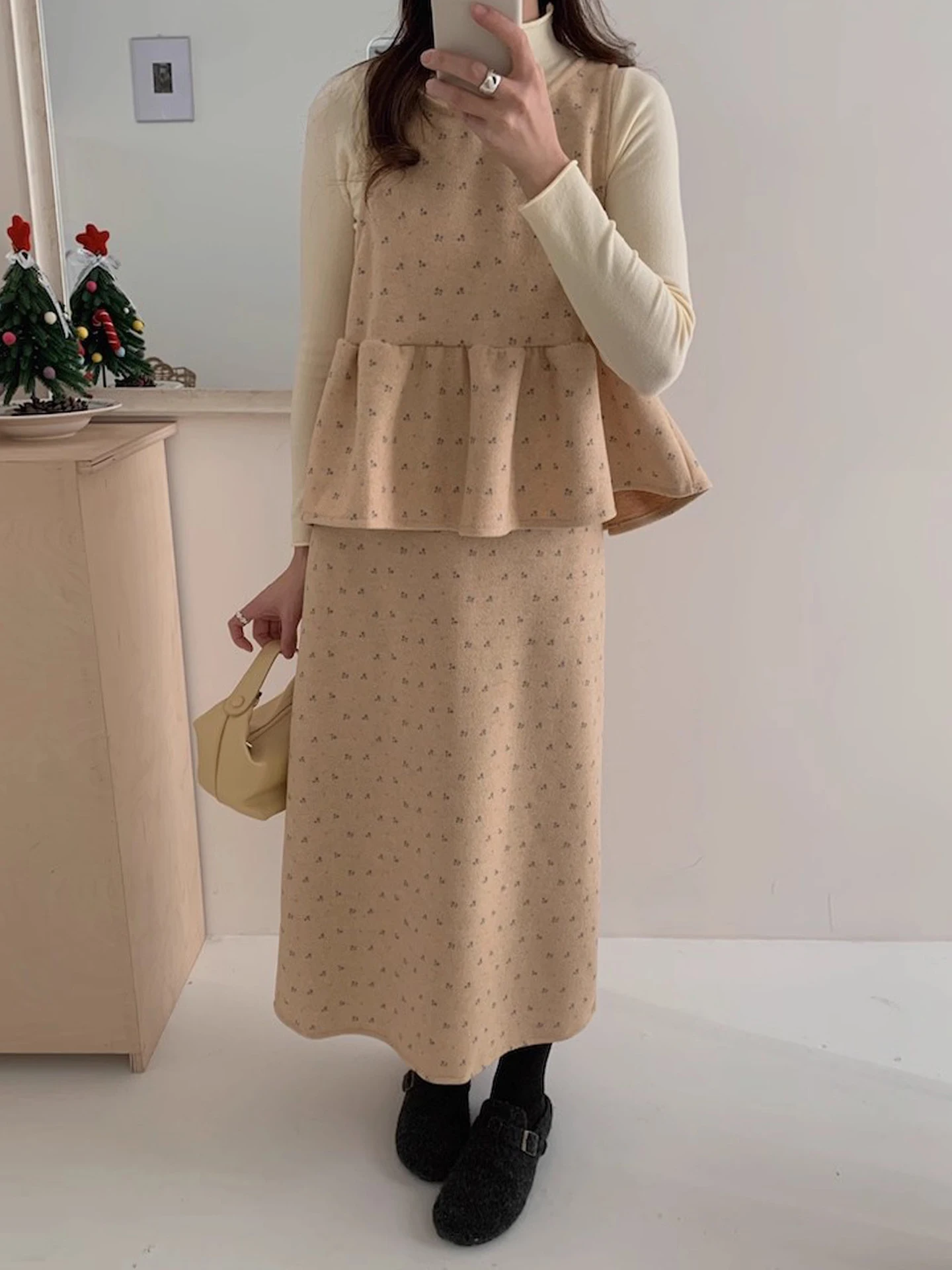 

Women's Knitted Base Layer Top Floral Print Straight Cut Dr Tee Piece Set Winter High Waist Knot Design