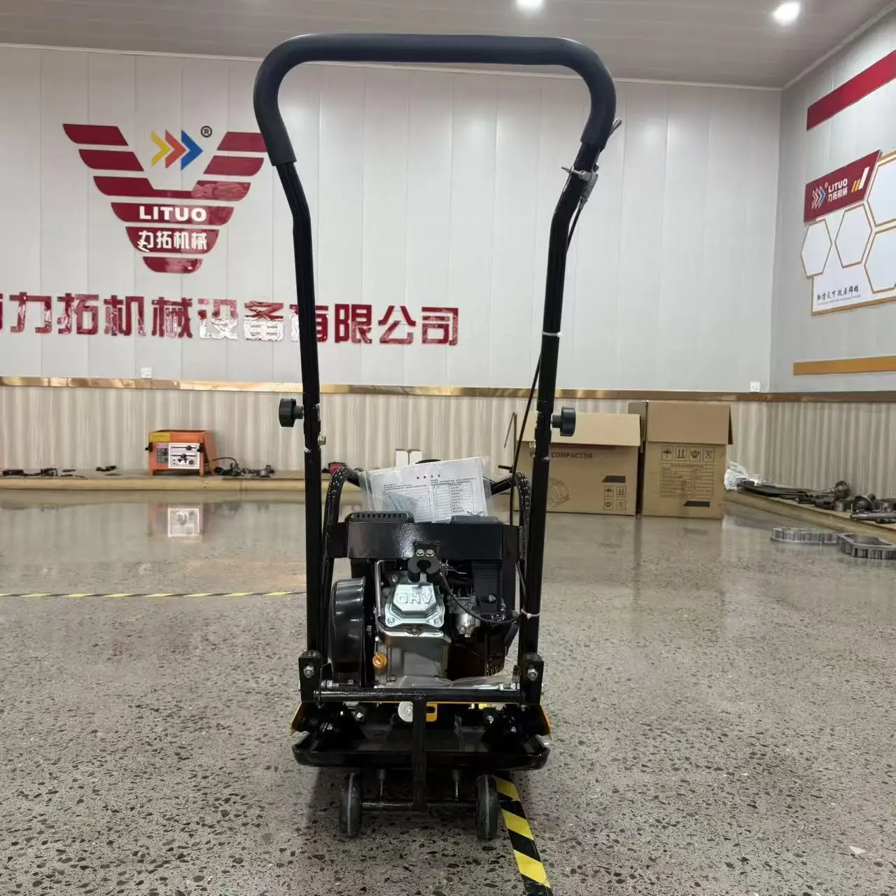 Compactor de terra do compactador concreto da placa do vibrador do motor resistente 6.5HP modelo ZX-C90T para venda