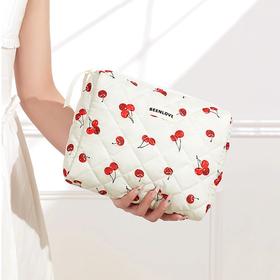 Bolsa de cosméticos con estampado de cereza para mujer, organizador de algodón acolchado, bolsa de viaje de algodón con flores y cremallera, bolsa de aseo portátil