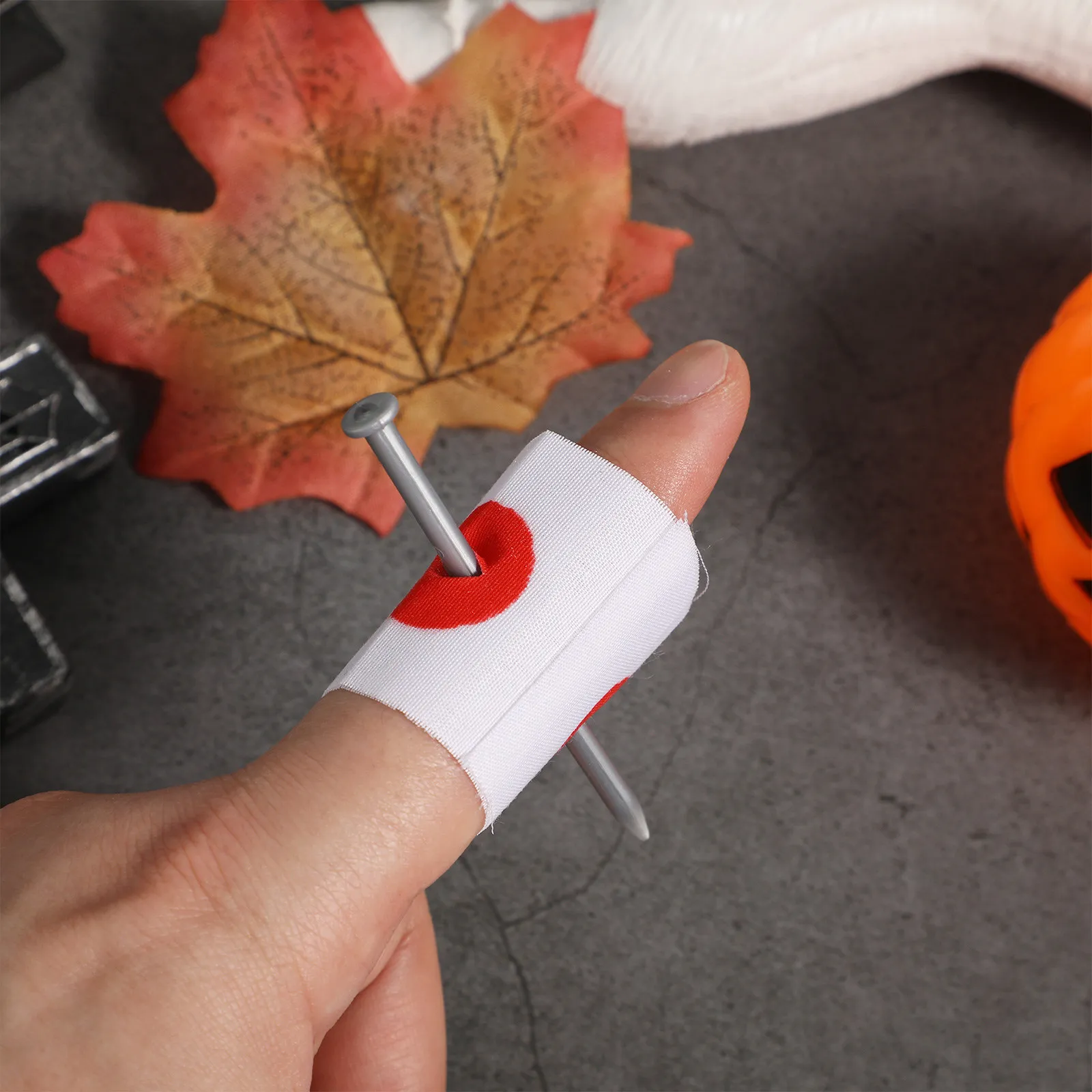 

12Pcs Nail Through Finger Halloween Prank Props Scary Fake Blood Inserted Nails Trick Spoof Prop Party Supplies