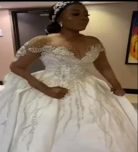Customized Long Sleeve Princess Sparkling Sequins Embroidery Beaded Lace Satin Ball Gown Wedding Dress Bridal Gown