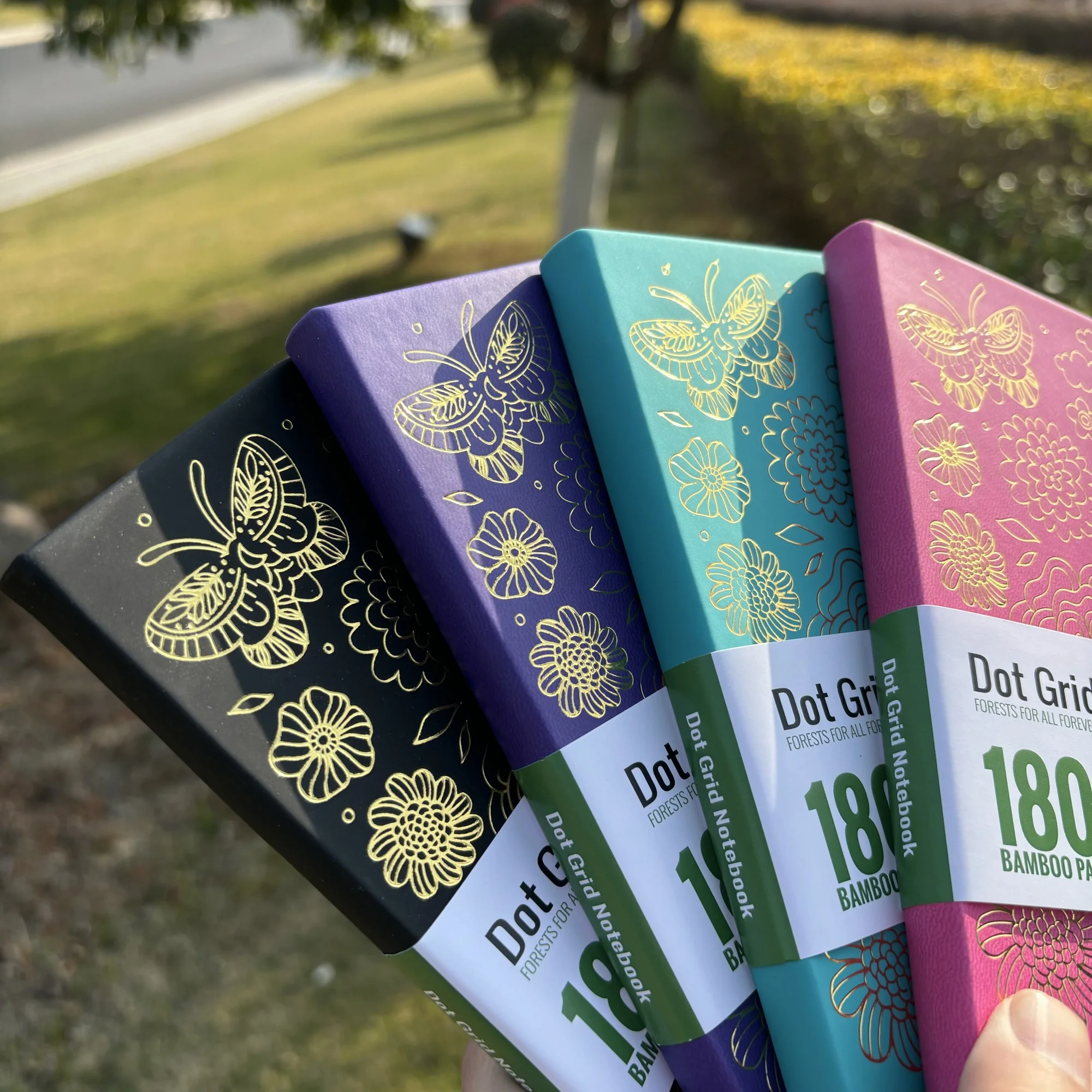 BUKE Bujo B6 Dotted Journal Dot Grid-Notizbuch, Taschenformat und 180 g/m2 Bambuspapier, 80 Seiten mit Schmetterling und Blüte – Detail 2