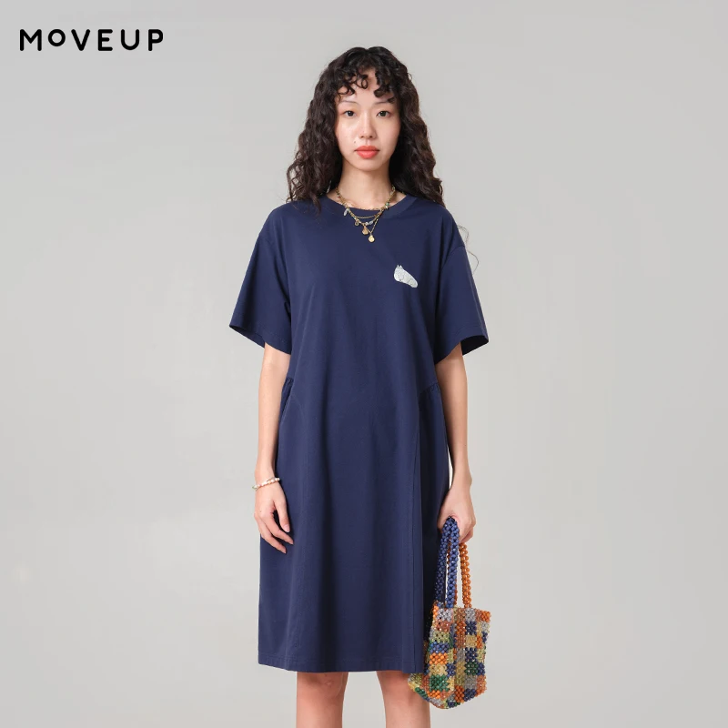 

MOVEUP Casual Short Sleeved Round Neck Dress 2026 Summer New Fun Embroidered Pocket Pleated Loose Minimalist Dress 3ELX11341