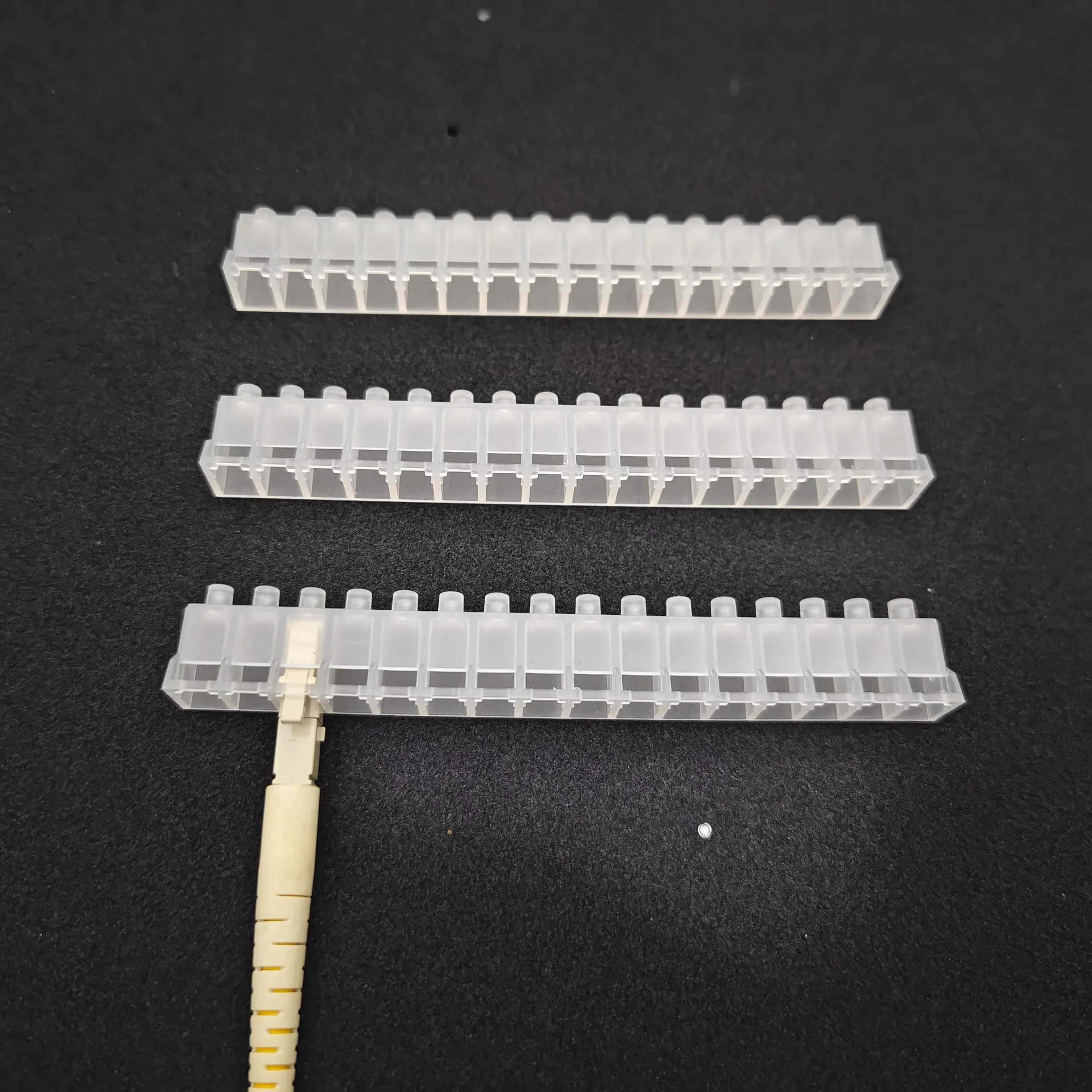 LC 16 port dust cap square 50pcs for fiber optic jumper adapter for fiber connector plug sealing cap 16 fibers LC UPC APC
