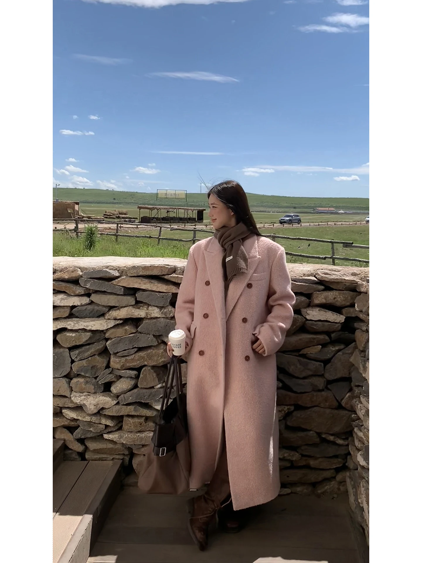 

Красное шерстяное пальто знаменитостей, женское шерстяное пальто, новинка 2025, зимнее розовое длинное хлопковое пальто с межкой подкладкой, высококачественная шерстяная верхняя одежда