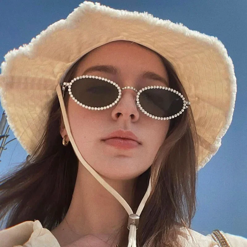 Fashion New Cool Female Full Diamond Oval Frame Sunglasses Female Girls Metal Temple Lady Wear Sun Glasses for Women Girls