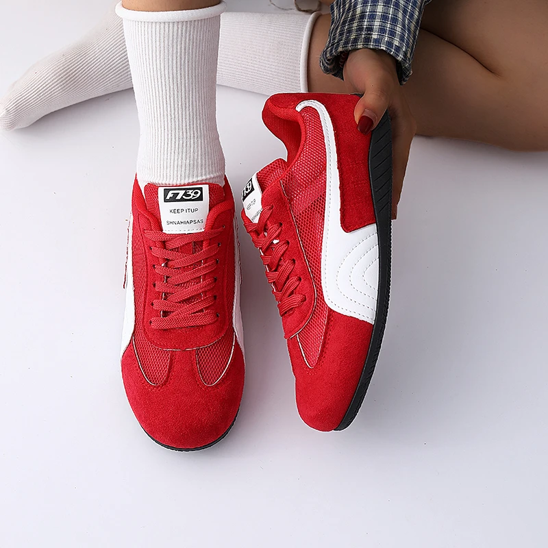 2025 جديد وصول المرأة كعب مسطح الأبيض عداء أحذية رياضية النمط الألماني أحذية تدريب كل مباراة أفضل بائع الخريف الرياضة عادية
