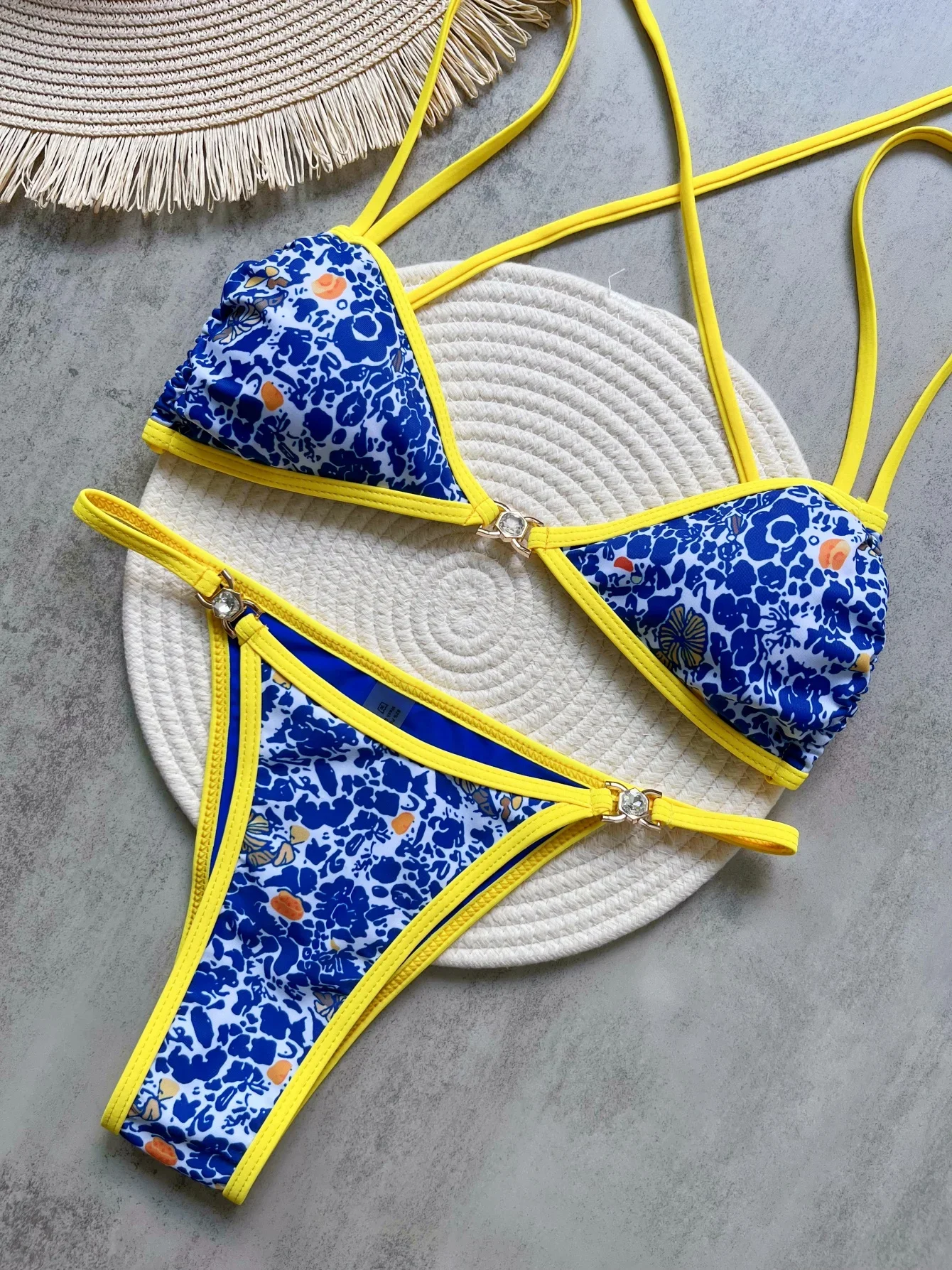 RUOTONSEPT رسائل مطبوعة ملونة صغيرة ثونغ بيكيني النساء ملابس السباحة الإناث قطعتين مجموعة البكيني الاستحمام ثوب السباحة