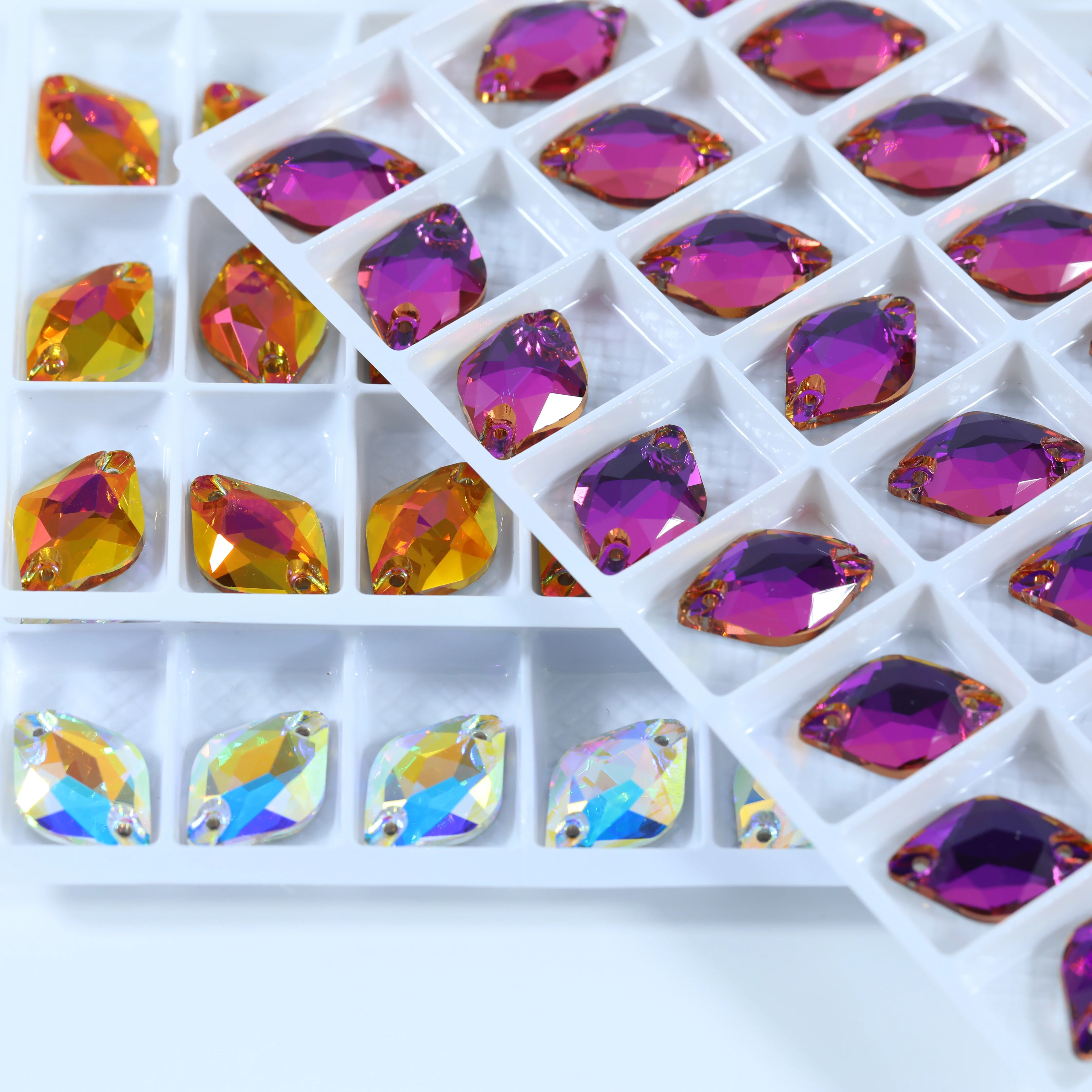 Funkelnde Strasssteine, weiß beschichtet, Zitronenform, zum Aufnähen, 3211 Premium-Glaskristall für Nagelkunst, Kleidung, DIY, Taschen, Schuhe, Zubehör. – Detail 4
