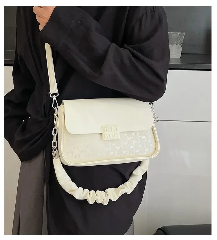 

2025 Hot Item Women's Chain Strap Shoulder Bag Magnetic Closure Small Square PU Bag Retro Stitching Crossbody Bag Trending Now
