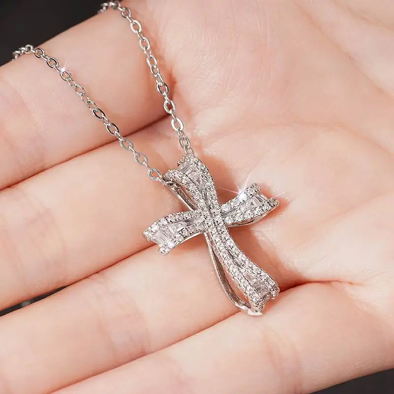 Huitan Halskette mit Schleife-Design, für Damen, Hochzeit, Party, Verlobung, Alltag, vielseitig, eingelegt, glänzend, CZ, trendige Accessoires