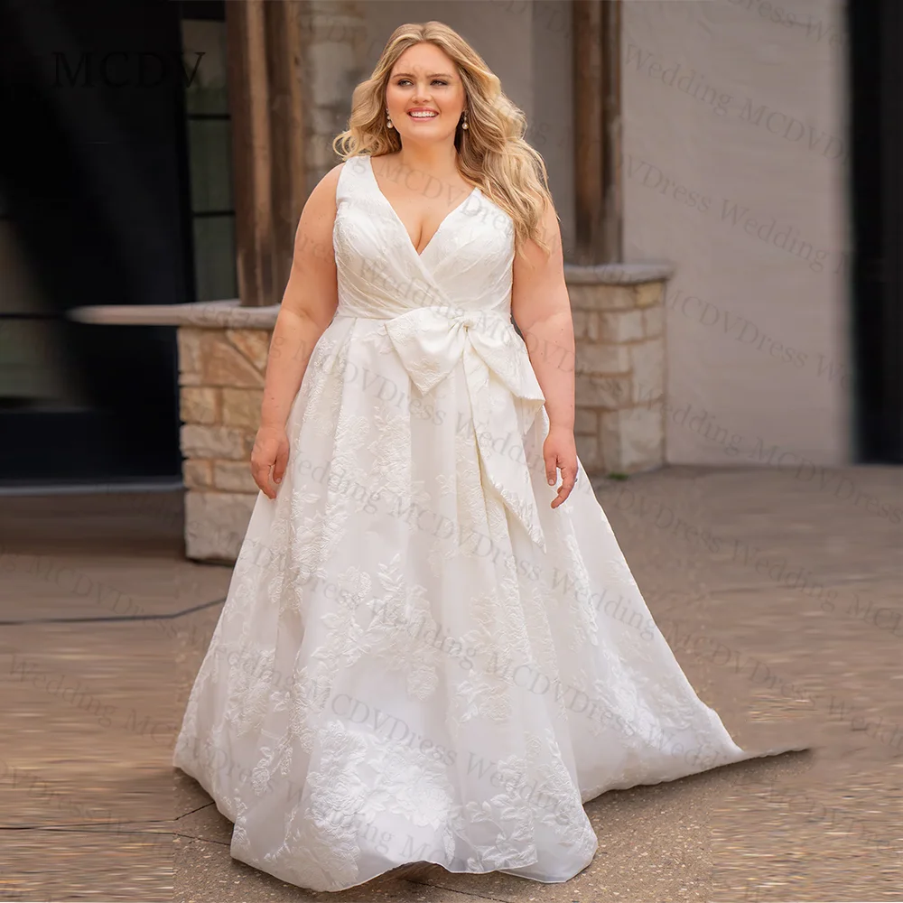 

MCDV Plus Size Retro Sleeveless Wedding Dress, Simple and Elegant Bride Gown, Customizable, 2026 Bride Gown Design