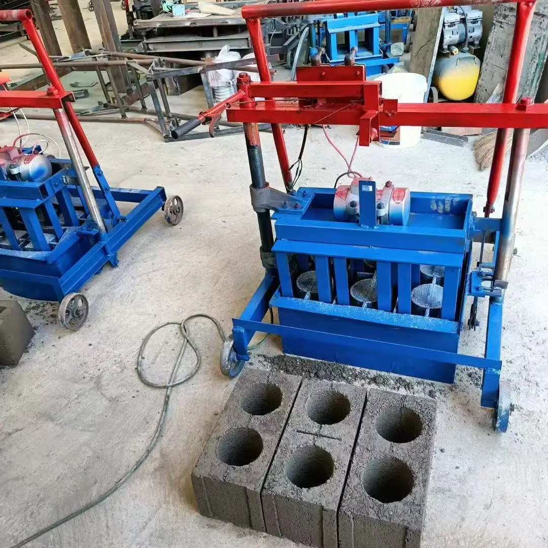 آلة تصنيع الطوب الصغيرة المحمولة بسعر المصنع للبيع آلة تصنيع الطوب اليدوية