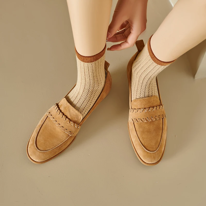 حذاء بدون كعب كاجوال للنساء من جلد الغزال بلون سادة سهل الارتداء بمقدمة مستديرة حذاء مسطح للسيدات