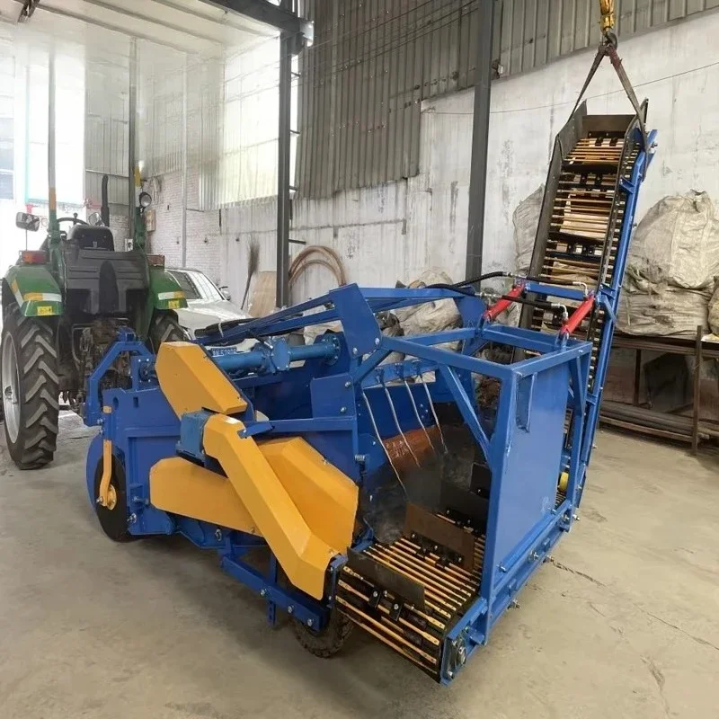 Automatic self-loading high productivity combined potato carrot harvester with gearbox core components