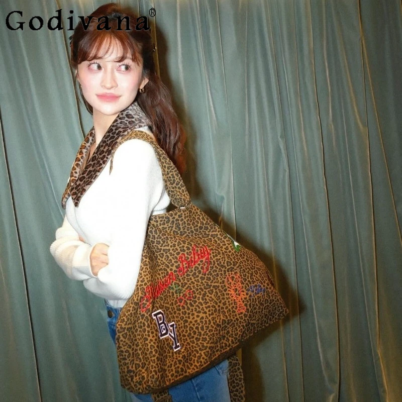 

Японская мода с леопардовым принтом и вышивкой букв, большие вместительные сумки на плечо для девочек и женщин, милая крутая универсальная сумка через плечо