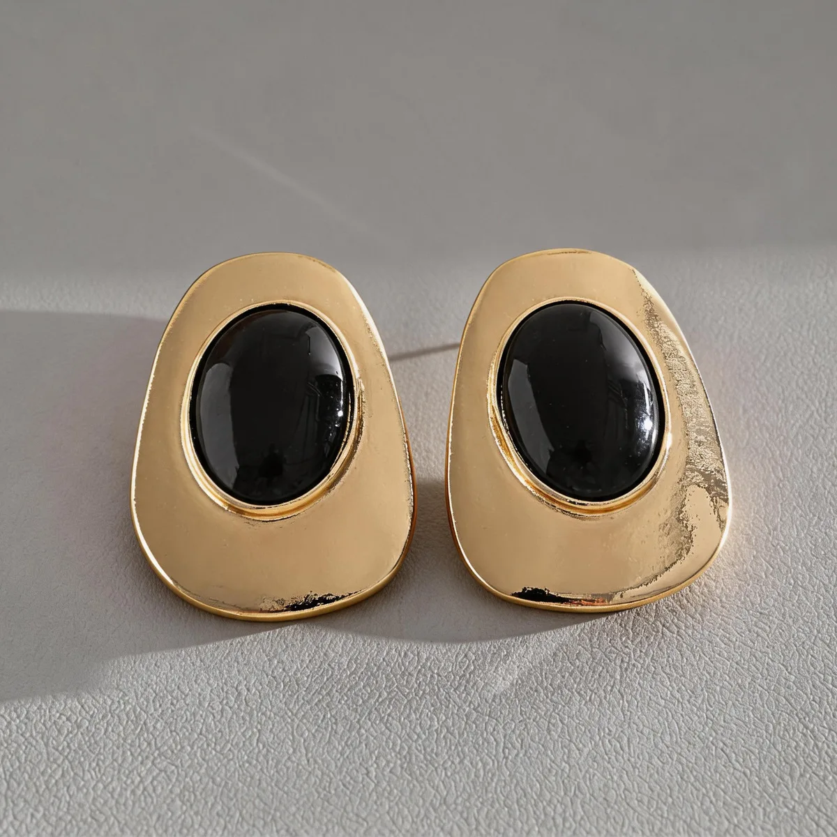 Cross-pendant background resin oval stud earrings light luxury high-end earrings simple fashion temperament versatile earrings