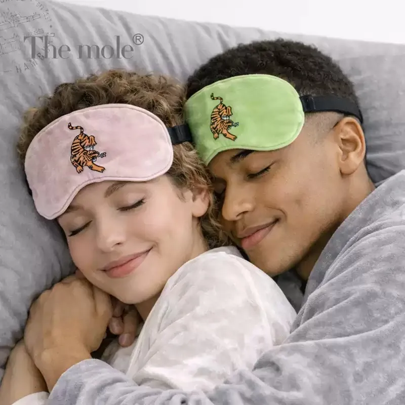 Zijden fluwelen slaapmasker voor lichtblokkering, comfortabel voor slapen en dutjes, geschikt voor zowel mannen als vrouwen, fluwelen slaapmasker in twee kleuren