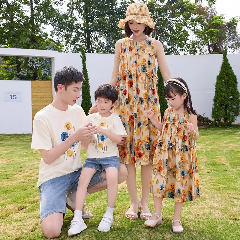 acation Family Couple Matching Parent-child Clothes Dad and Son Flower T Shirts Mom and Daughter Floral Dress Siblings Outfits
