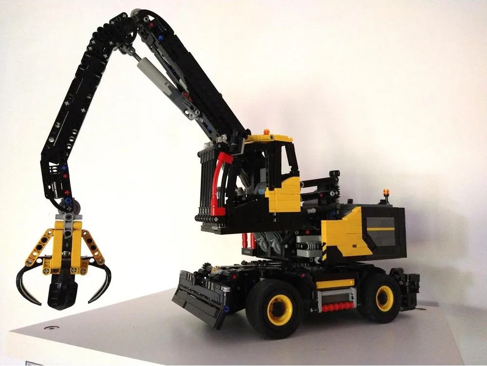 

Material handling wheeled excavator MOC-116185 • 2120 parts Building Block Model Birthday Toy Gift