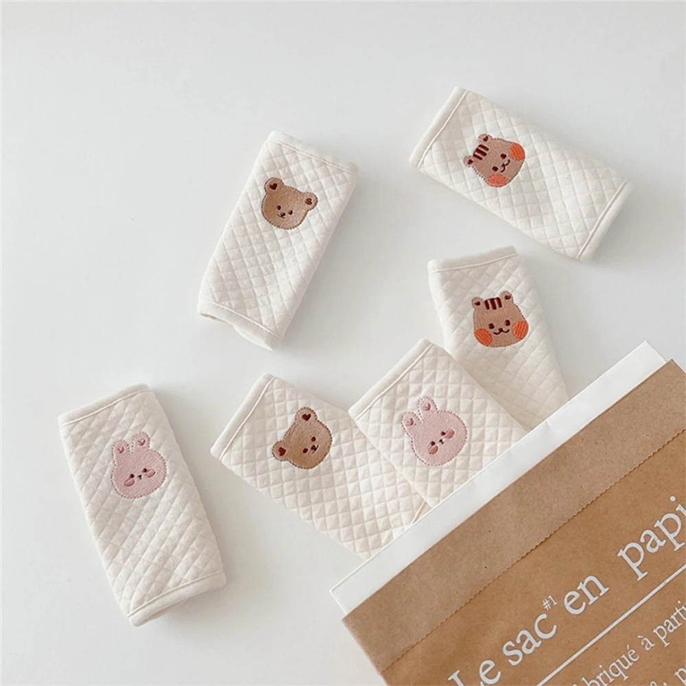 غطاء واقي لحزام الأمان للأطفال ، ملحقات عربة الأطفال ، حزام كتف الرضع ، منشفة اللعاب ، وسادة