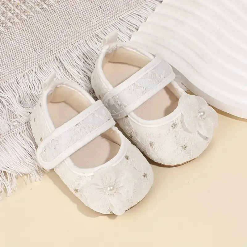 Schicke Mary Jane-Flats für Babys, Mädchen, Perlen-Blumenstickerei, rutschfeste Gummisohle, perfekte Lauflernschuhe für Hochzeitskleid