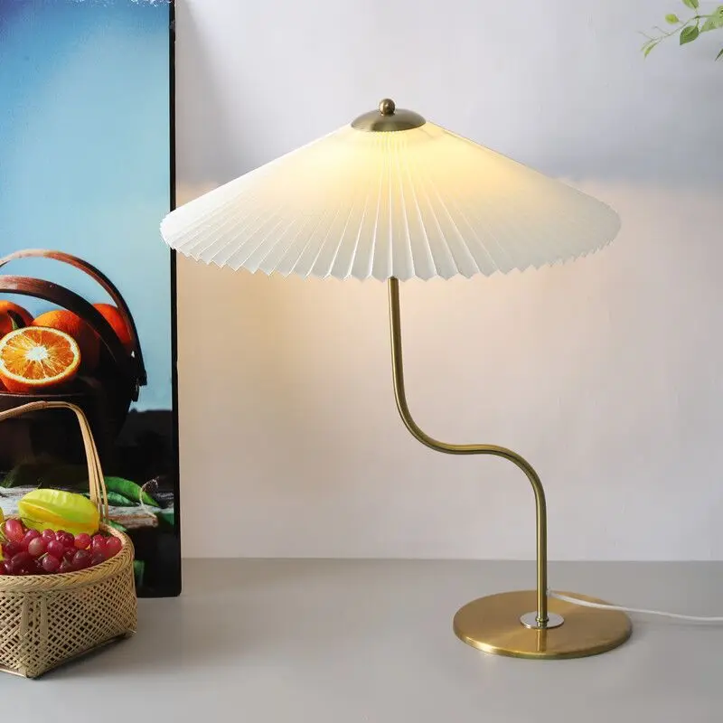 American umbrella-shaped pleated retro table lamp can swing the bedside bedside personality irregular light luxury style
