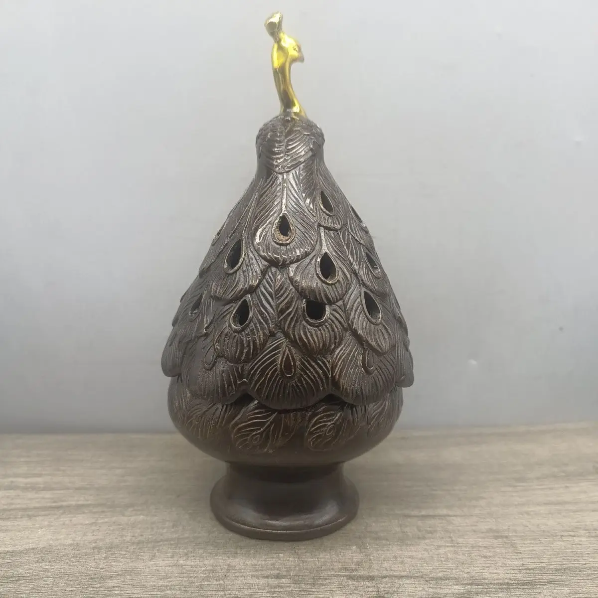 Proud peacock Incense Burner Statue for Tea Home Decor Ornaments