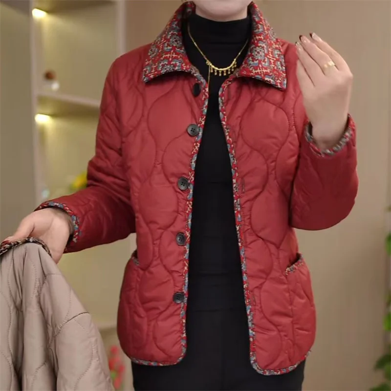 Nieuwe 2025 Herfst Winter Voeg Fluwelen Licht Dunne Warme Korte Katoenen Jas Middelbare Leeftijd Ouderen vrouwen Katoenen Jas femme Bovenkleding