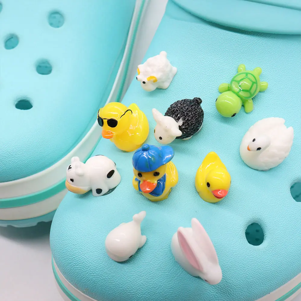 10 teile/satz Schuh Charms 3D Tiere Ente Schildkröte Kaninchen Garten Schuhe Zubehör Schnalle Dekorationen Fit Armband Kinder Geschenk