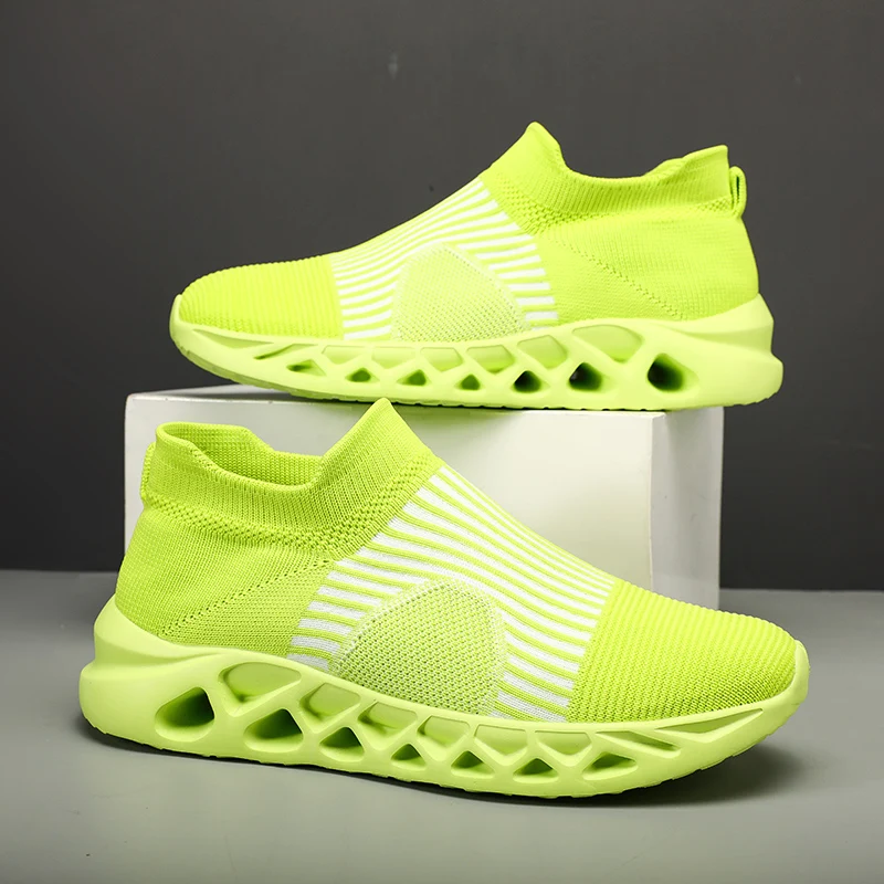 New spring summer soft jogging shoes for men, thin mesh solid flats versatile for daily occasions