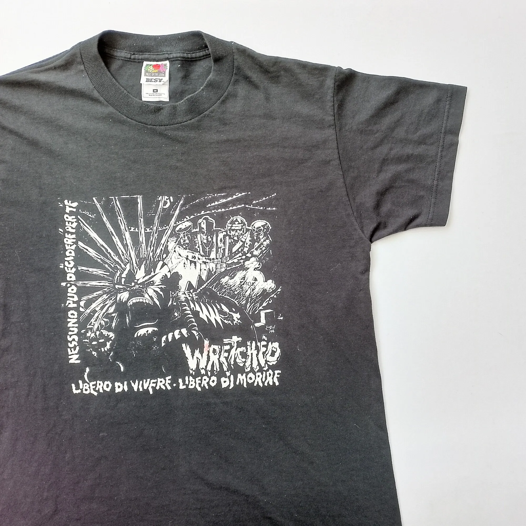 Vintage 90's Wretched Libero Fi Vivere Libero Di Morire T Shirt size M (W 19.5 x L 27)