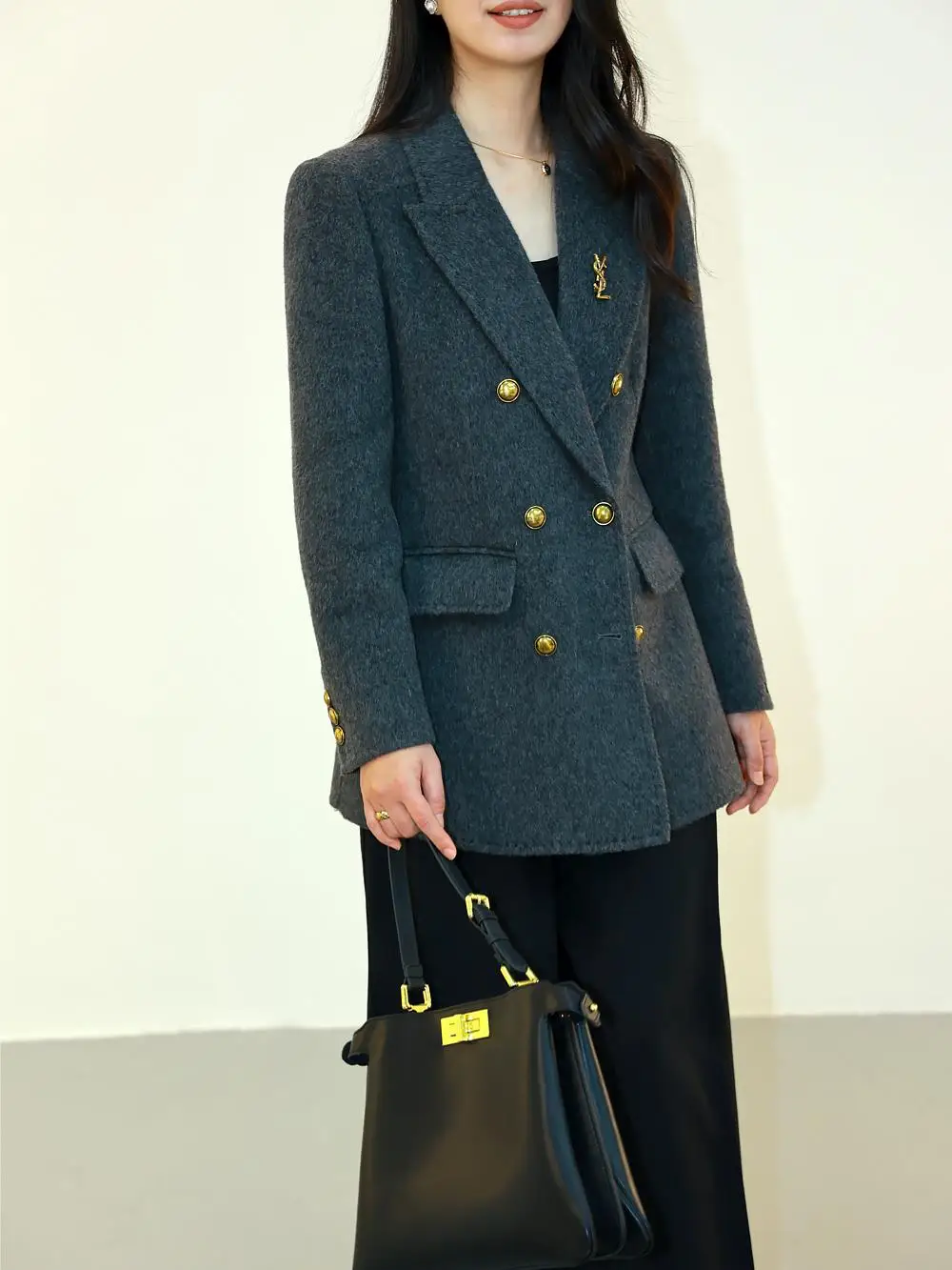 

Двубортное шерстяное пальто FuwerStudio Bla Label Series с металлическими пуговицами и длинными рукавами для делового стиля
