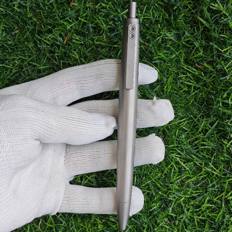 Nova caneta esferográfica com desconto escritório feito de metal liga de titânio prensado caneta esferográfica preta 0.5mm recarga pk layy 2000 aparência