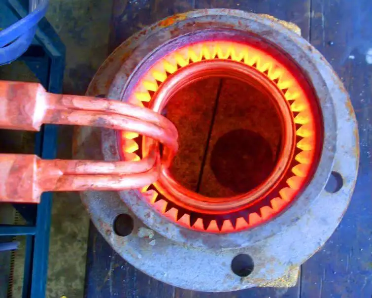 سخان الحث الكهرومغناطيسي عالي التردد معدات التبريد التعريفي تصلب المعالجة الحرارية Hine