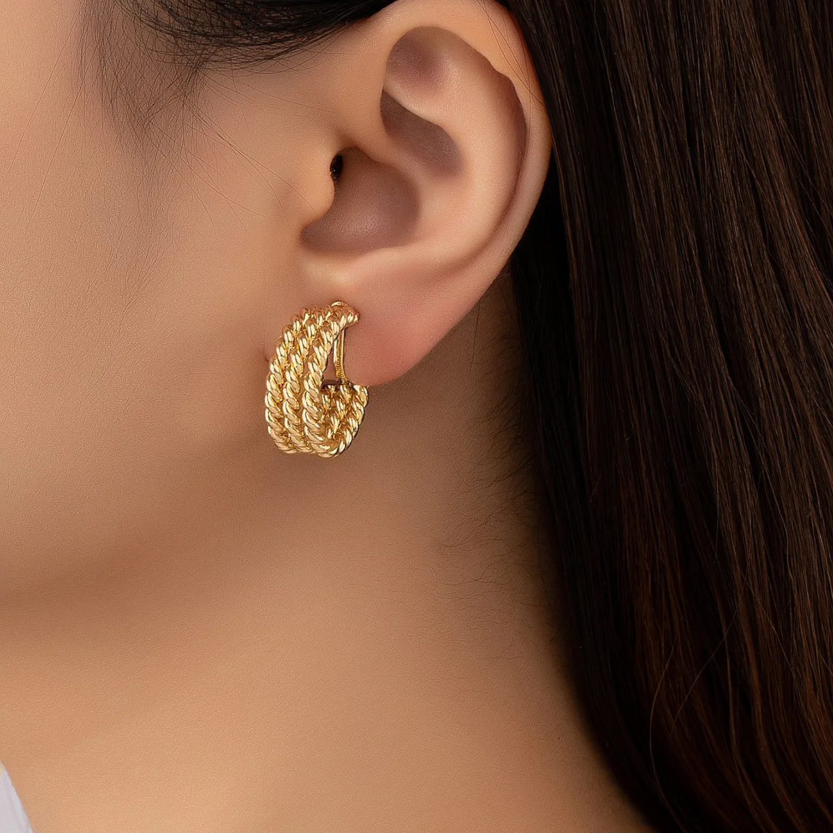Wholesale Gold Plated Retro Roudnd Clip on Earrings for Women Elegant High-end Female Half Circle Hoop Ear Cuff Earrings