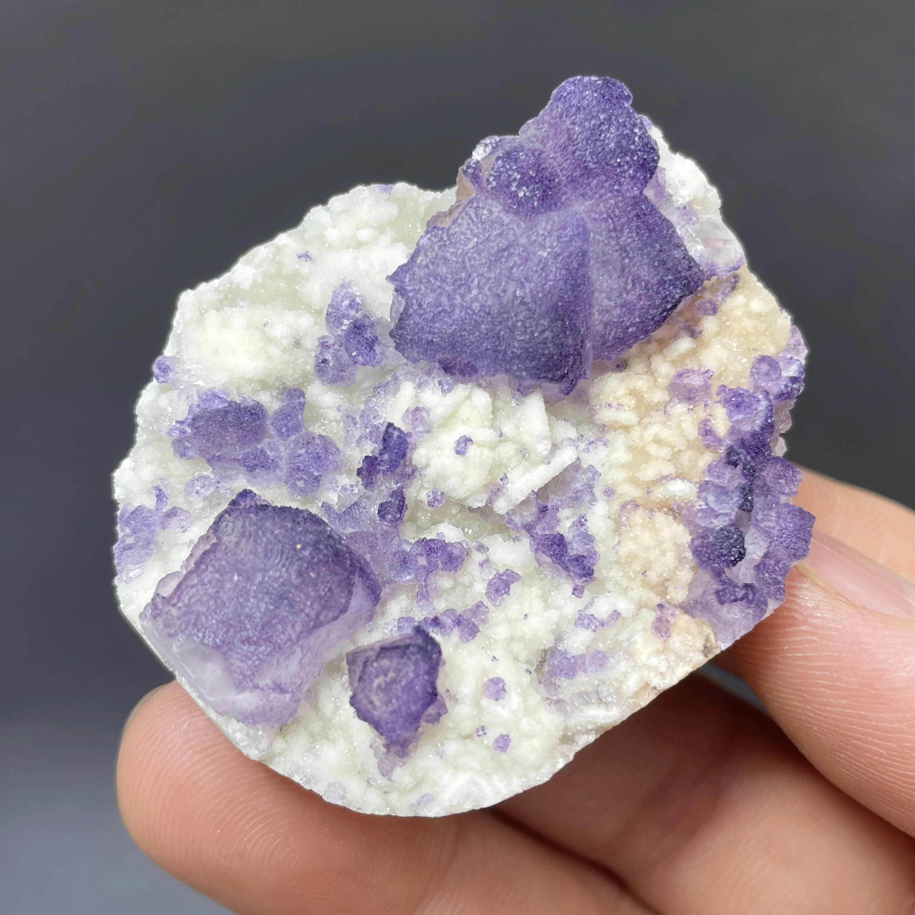 الصين الطبيعية الأرجواني فلوريت مع كريستال الكوارتز المعدنية الأصلي التدريس عينة الريكي أحجار استشفاء ديكور المنزل FP1-13