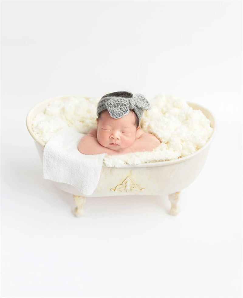 

Professional Newborn Photography Prop Set with Iron Bath Props for Studio Shoots - Ideal for Newborn Photography Sessions